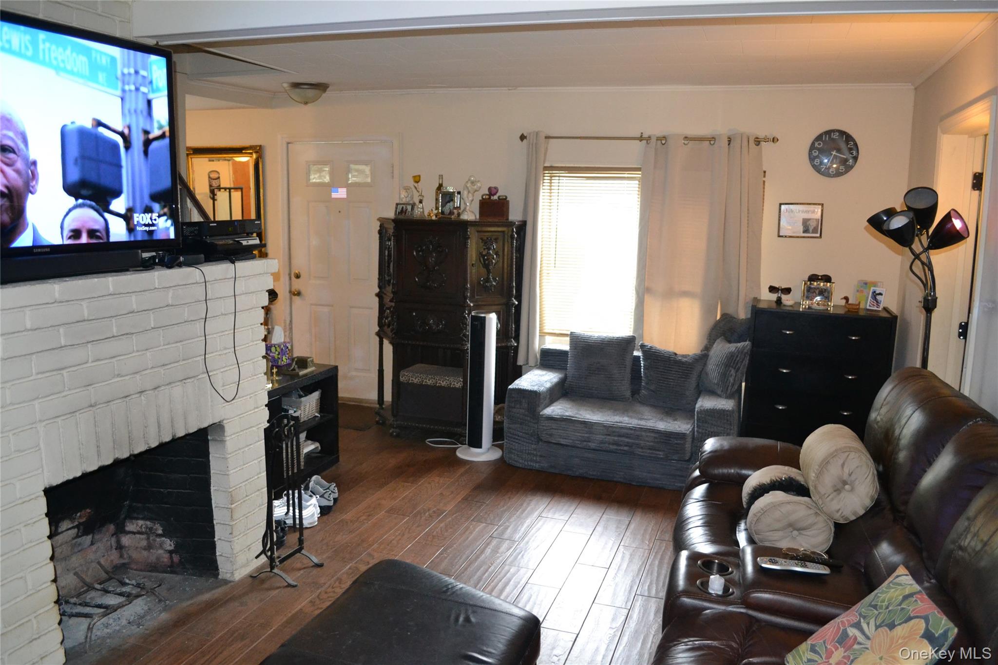 516 Long Beach Road Island Park, NY 11558 - Photo 22 of 31 main house living room