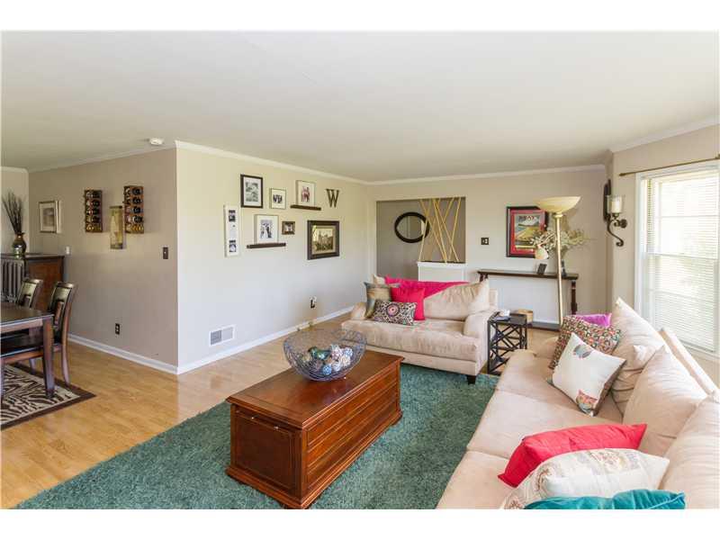 7110 Spring Mill Road Indianapolis, IN 46260 - Photo 5 of 19 Gallery Image 5