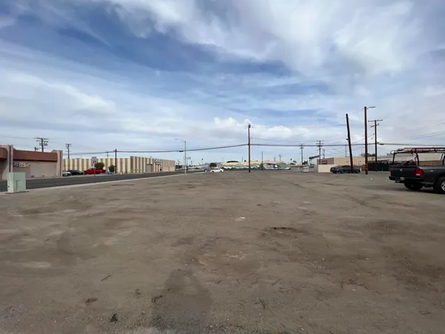 a view of ocean and city view