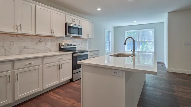 $599,500 | 16 Jordan Lane, Colchester, CT 06415