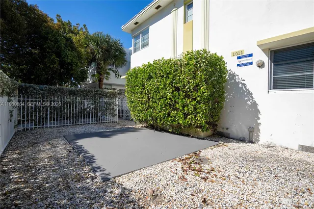 $2,050 | 1011 Bay Drive, Unit 105, Miami Beach, FL 33141