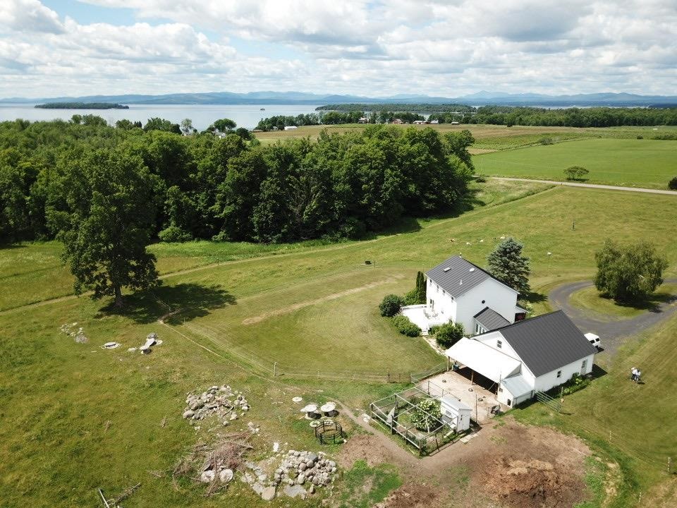 85 Lake View Road South Hero, VT 05486 - Photo 4 of 37 Gallery Image 4