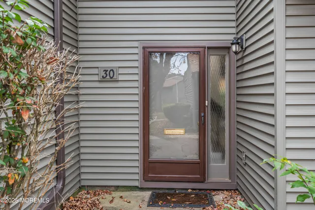$3,400 | 30 Berkshire Court, Red Bank, NJ 07701