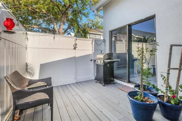 a view of a livingroom with furniture