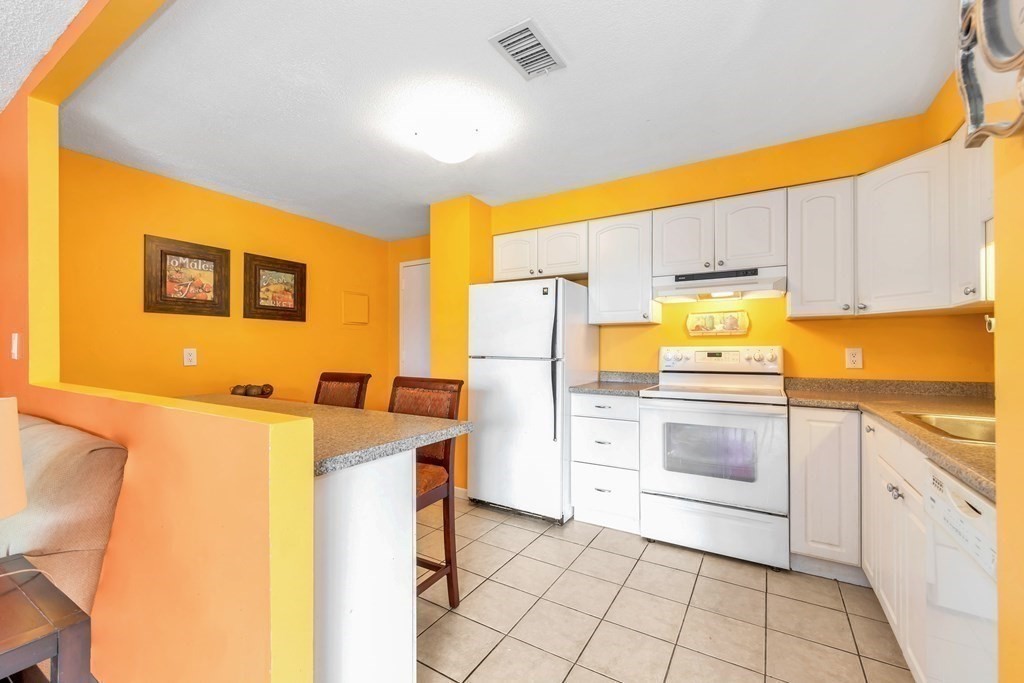1002 Paradise Road, Unit PHJ Swampscott, MA 01907 - Photo 3 of 22
