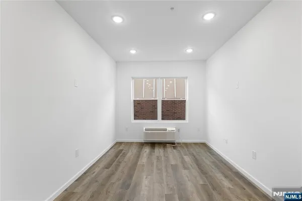 $2,295 | 51 East Main Street, Unit 210, Bergenfield, NJ 07621