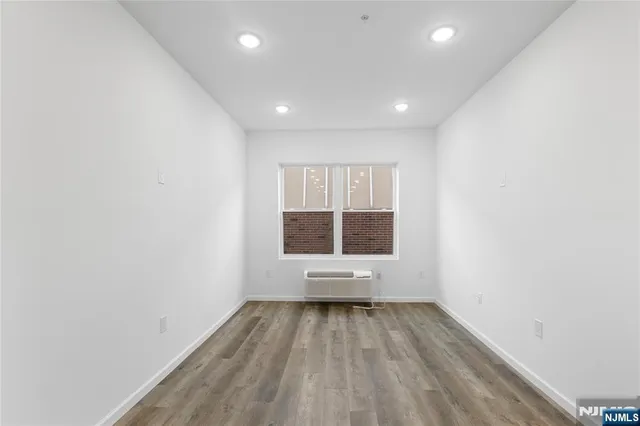 $2,345 | 51 East Main Street, Unit 210, Bergenfield, NJ 07621