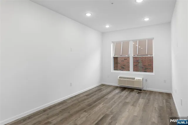 $2,345 | 51 East Main Street, Unit 210, Bergenfield, NJ 07621