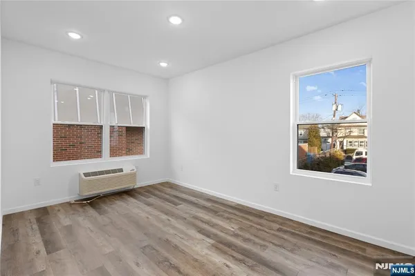 $2,295 | 51 East Main Street, Unit 210, Bergenfield, NJ 07621