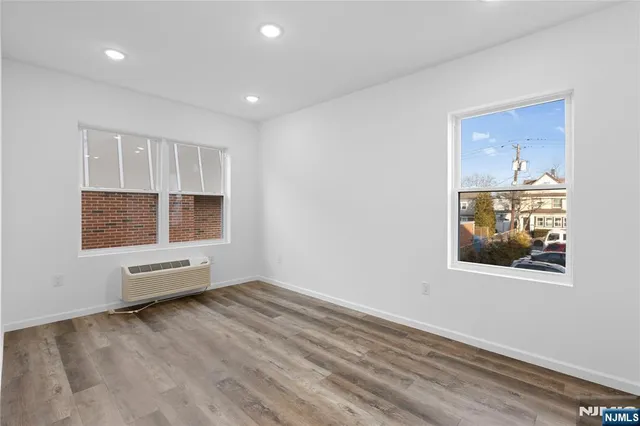 $2,345 | 51 East Main Street, Unit 210, Bergenfield, NJ 07621