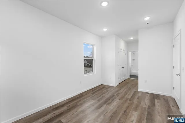 $2,345 | 51 East Main Street, Unit 210, Bergenfield, NJ 07621