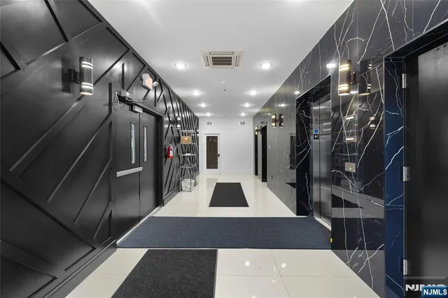 $2,345 | 51 East Main Street, Unit 210, Bergenfield, NJ 07621