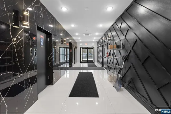 $2,295 | 51 East Main Street, Unit 210, Bergenfield, NJ 07621