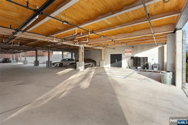 $2,345 | 51 East Main Street, Unit 210, Bergenfield, NJ 07621