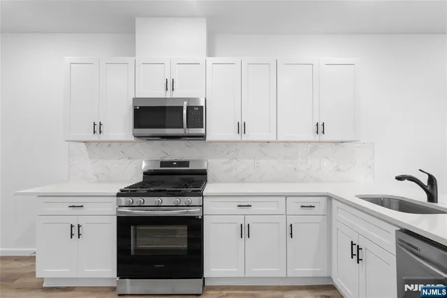 $2,345 | 51 East Main Street, Unit 210, Bergenfield, NJ 07621