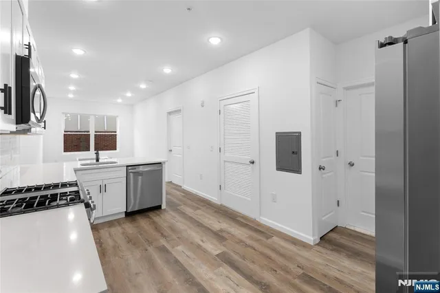 $2,345 | 51 East Main Street, Unit 210, Bergenfield, NJ 07621