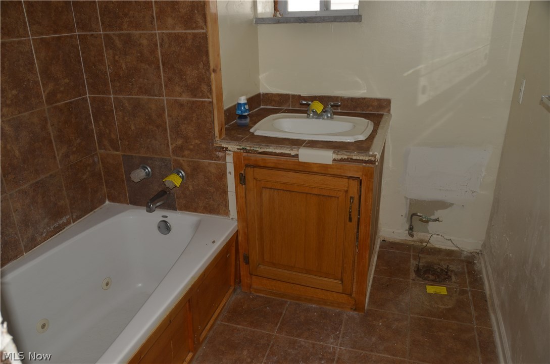 960 Carpenter Street Akron, OH 44310 - Photo 7 of 22 Gallery Image 7