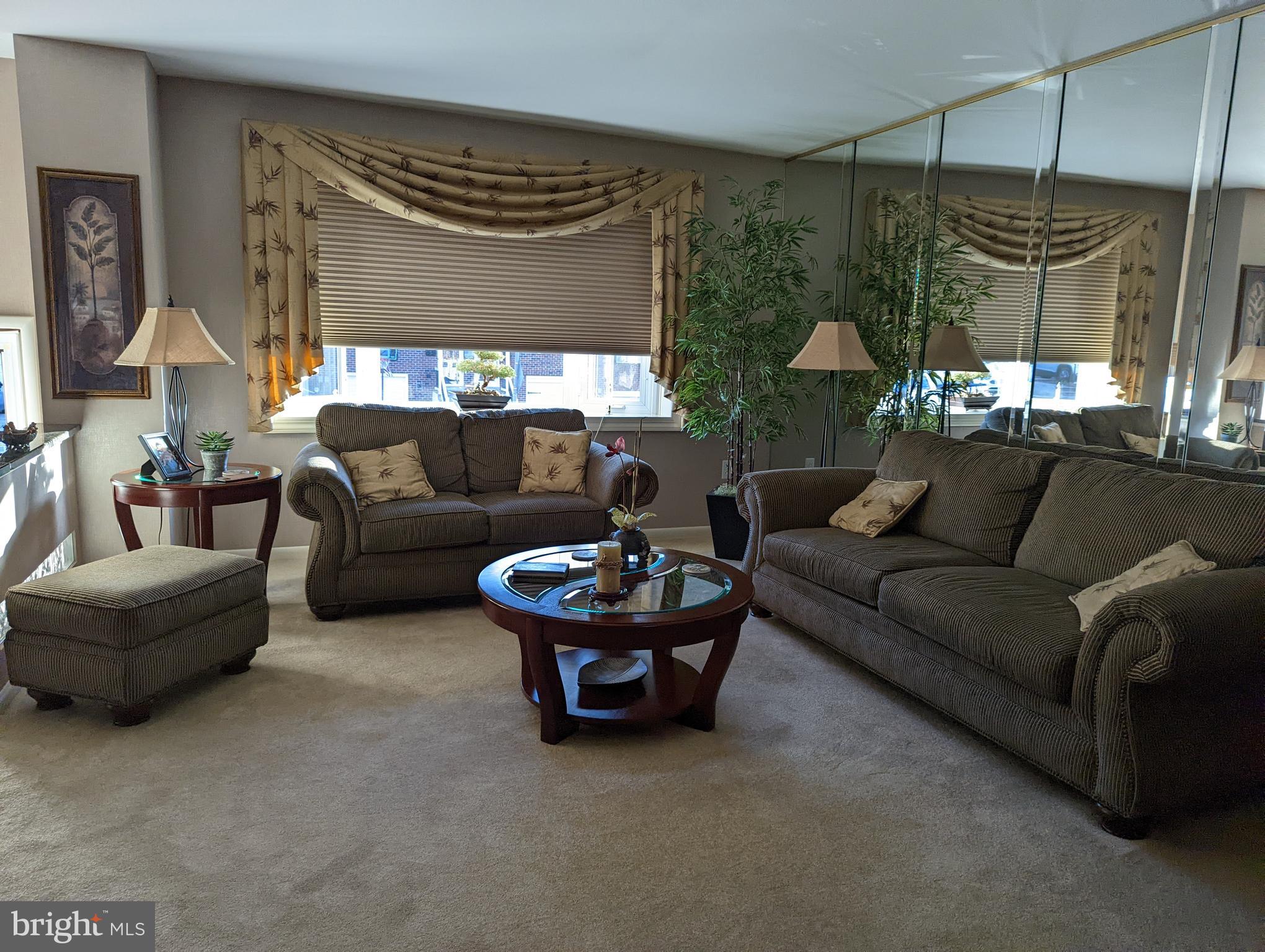 3975 Constance Road Philadelphia, PA 19114 - Photo 3 of 36 Living Area