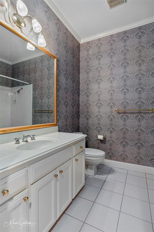 330 Pierremont Road, Unit 1 Shreveport, LA 71106 - Photo 19 of 21 a spacious bathroom with a granite countertop sink a toilet and a mirror