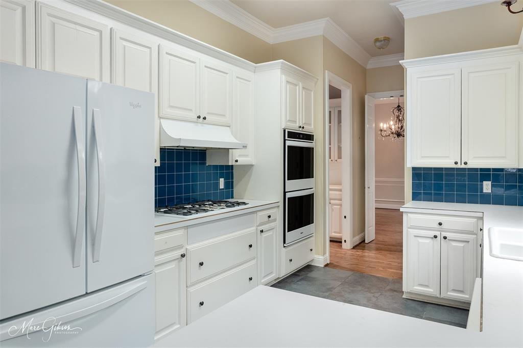 330 Pierremont Road, Unit 1 Shreveport, LA 71106 - Photo 8 of 21 a kitchen with white cabinets and appliances