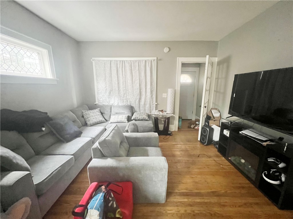 349 Rosewood Terrace Rochester, NY 14609 - Photo 4 of 13
