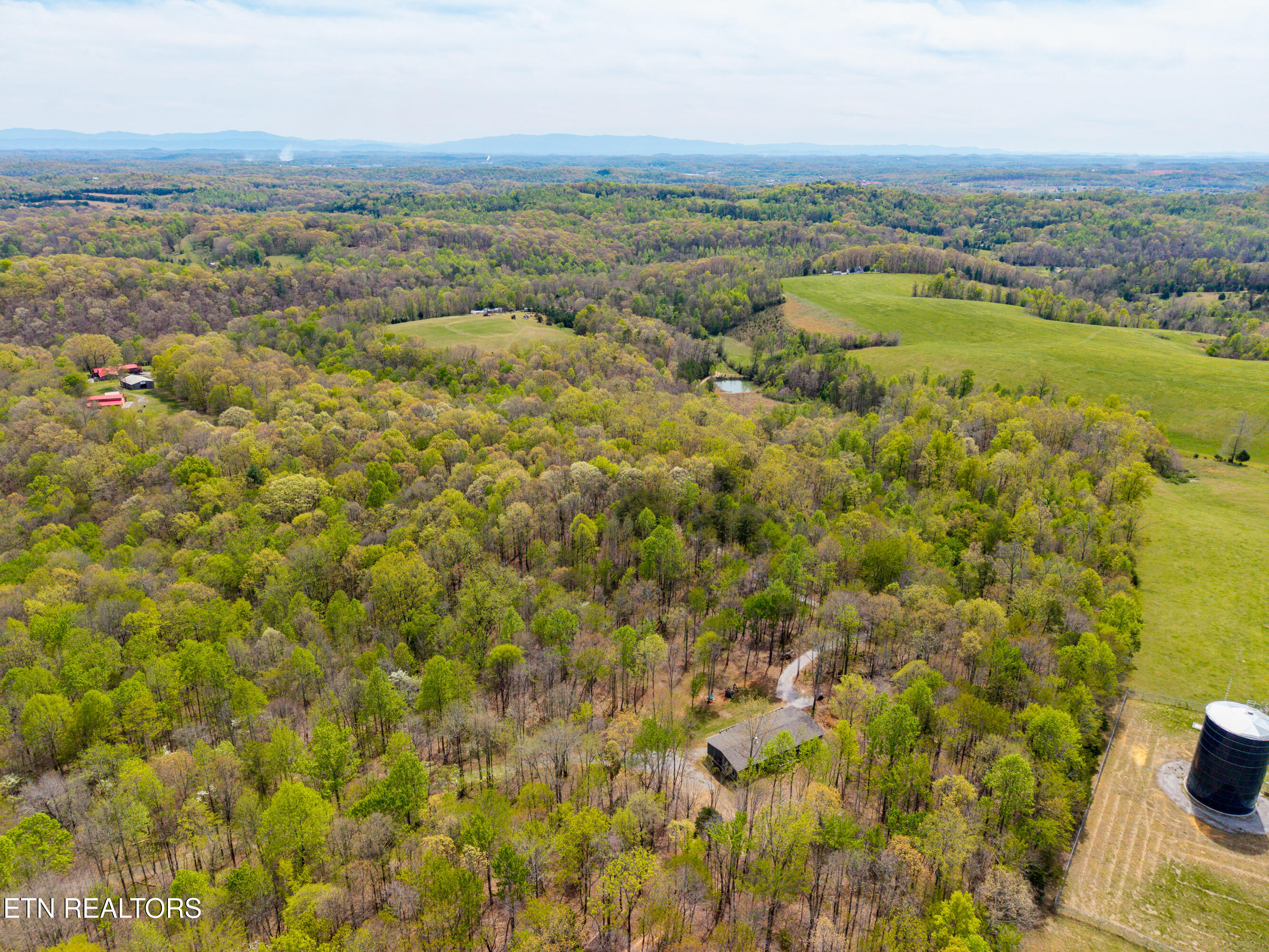 702 Dogwood Valley Road Kingston, TN 37763 - Photo 37 of 47 702DogwoodValleyRd-45