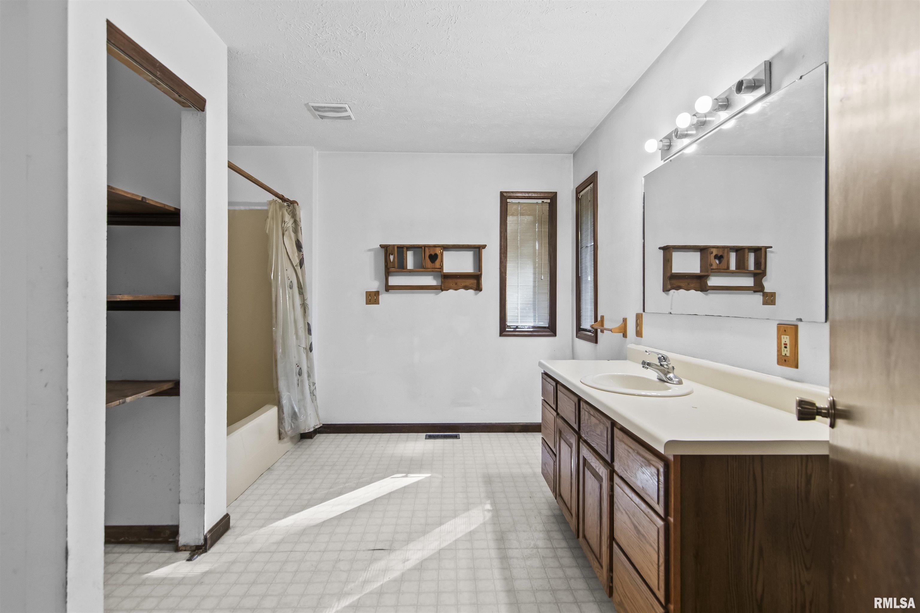 1208 Harmony Court Springfield, IL 62703 - Photo 25 of 39 Gallery Image 25