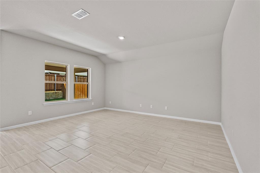 529 Marsh Street Cleburne, TX 76033 - Photo 9 of 29