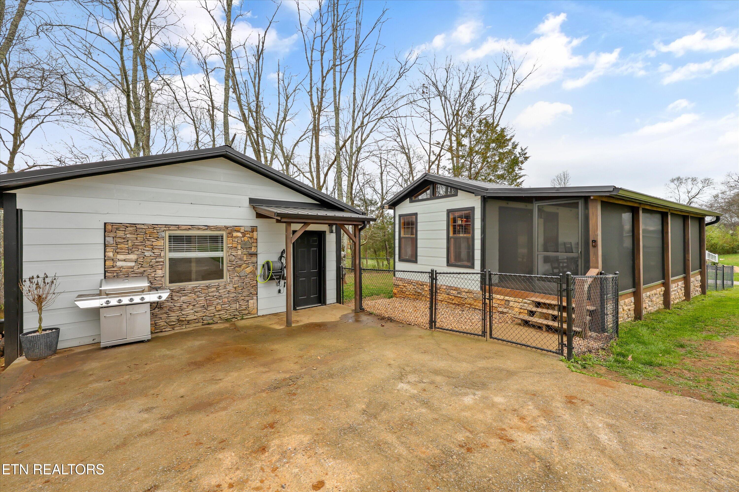 1197 Johnson Road Seymour, TN 37865 - Photo 4 of 35 Front/ Side Exterior