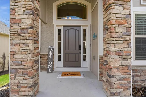 $735,000 | 14855 Northwest 61st Street, Parkville, MO 64152