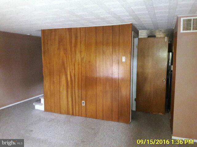 938 Foxridge Lane Baltimore, MD 21221 - Photo 3 of 15 Interior (General)