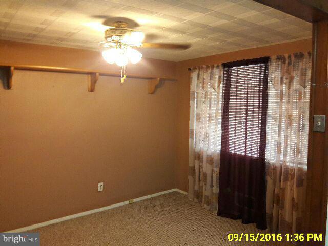 938 Foxridge Lane Baltimore, MD 21221 - Photo 5 of 15 Interior (General)