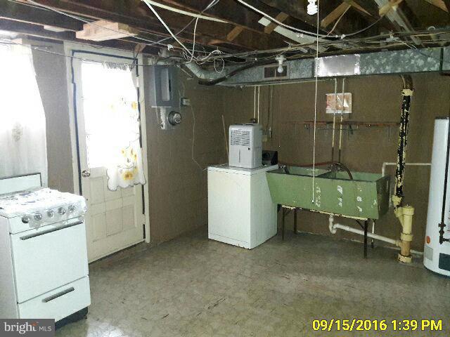 938 Foxridge Lane Baltimore, MD 21221 - Photo 9 of 15 Interior (General)