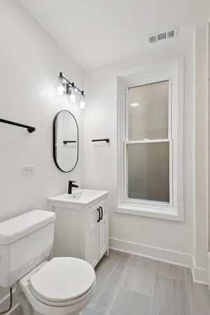 $4,000 | 4345 North Lincoln Avenue, Unit 2, Chicago, IL 60618