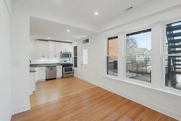 $4,000 | 4345 North Lincoln Avenue, Unit 2, Chicago, IL 60618