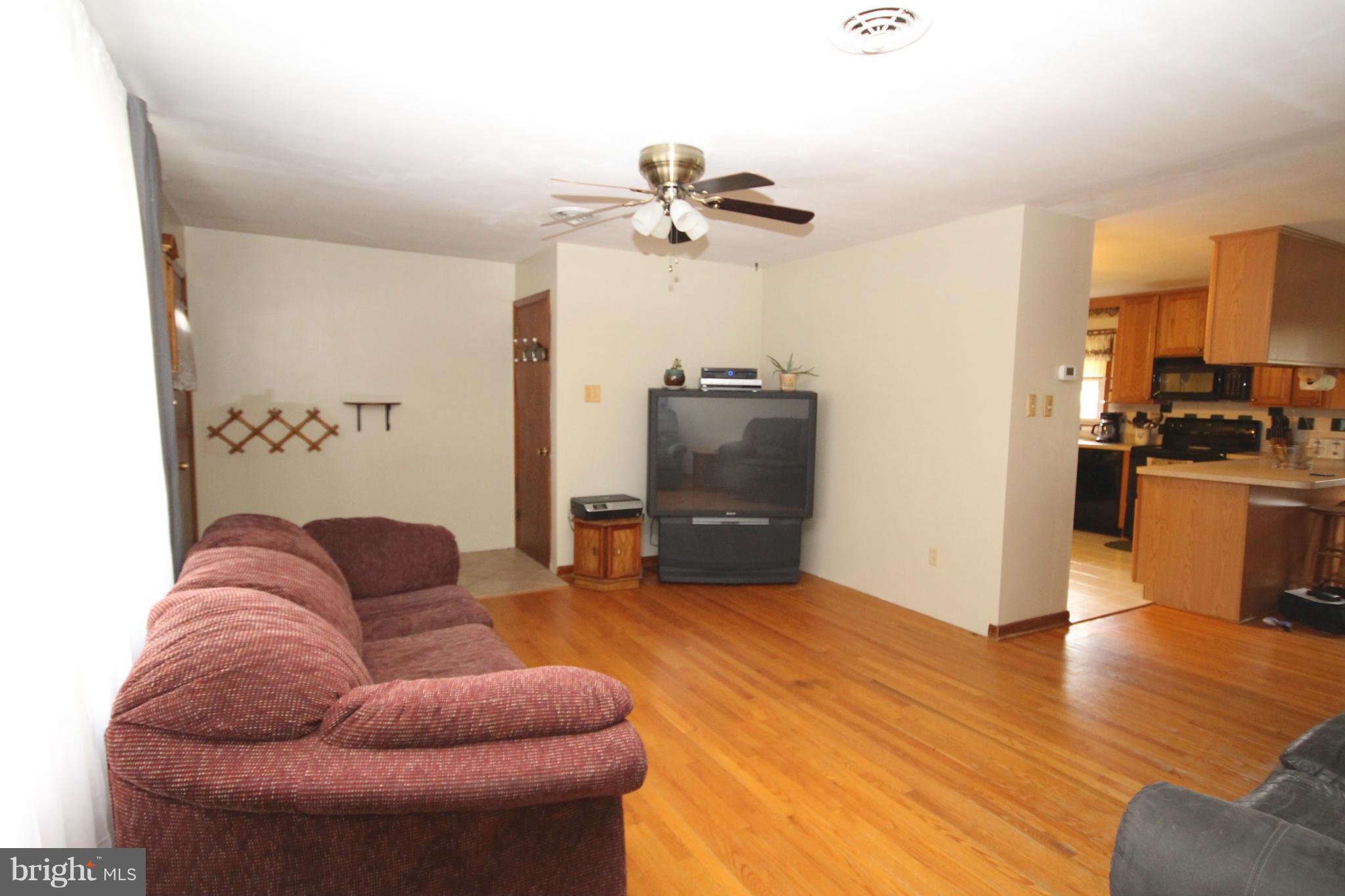 76 George Street Taneytown, MD 21787 - Photo 5 of 22 Living Room