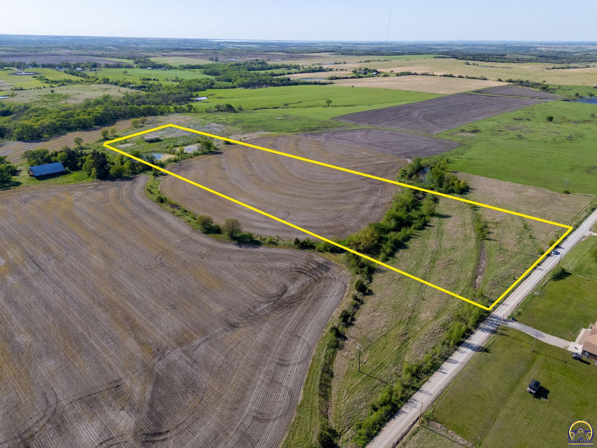 2 Southwest Docking Road Auburn, KS 66402 - Photo 2 of 17