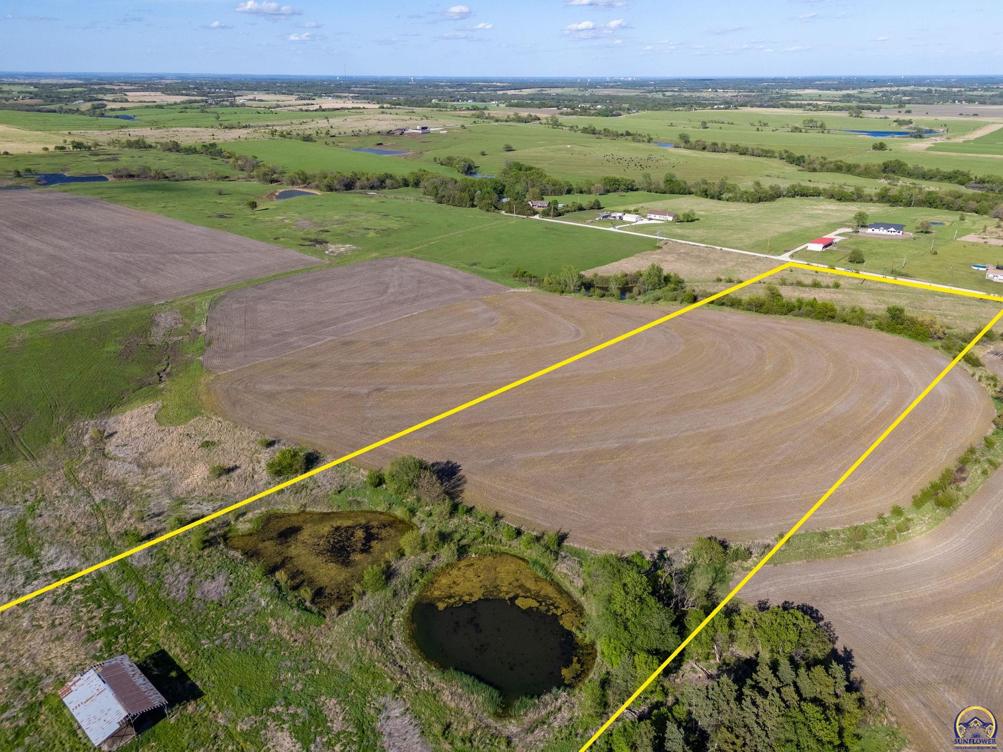 2 Southwest Docking Road Auburn, KS 66402 - Photo 3 of 17