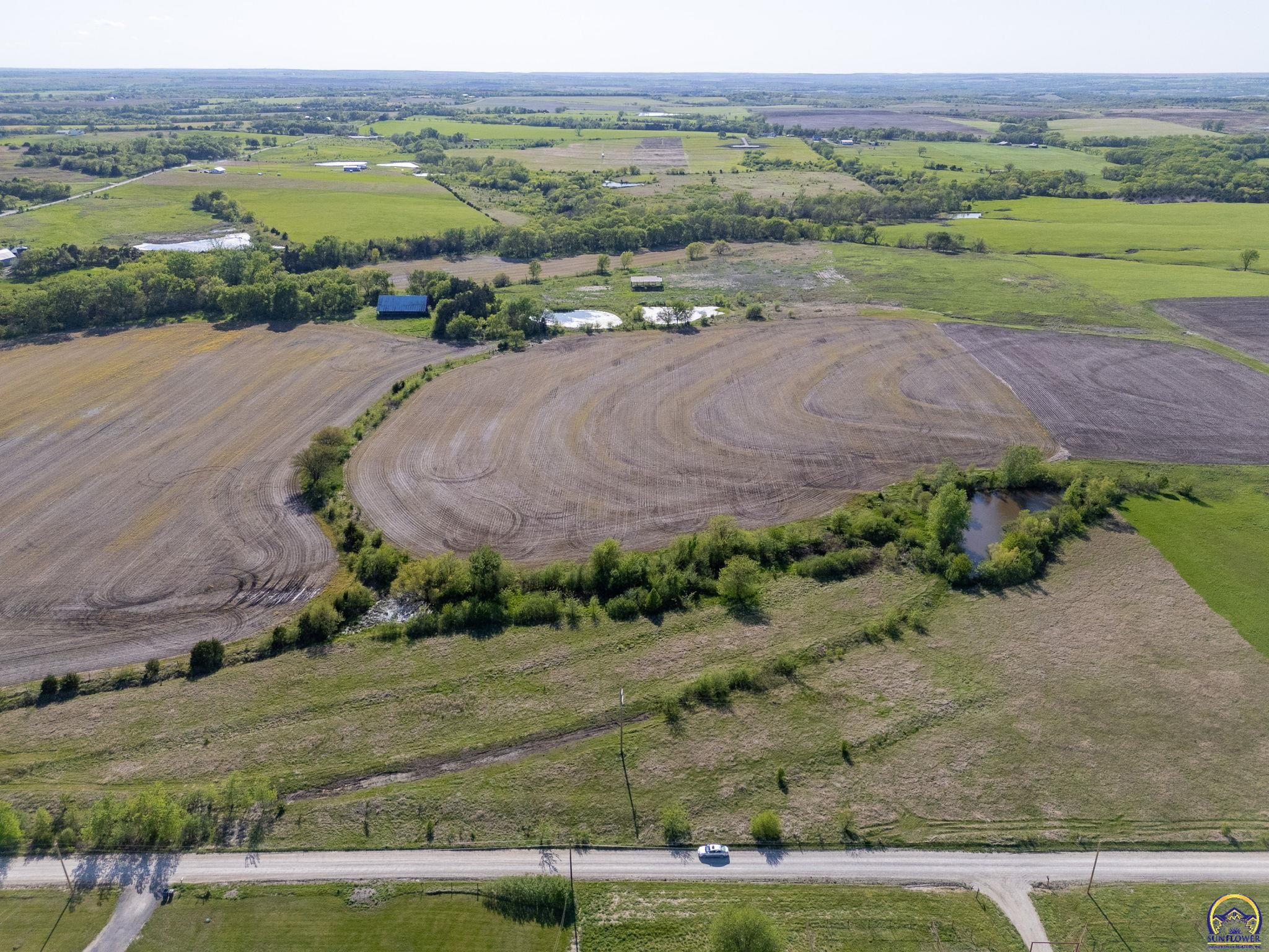 2 Southwest Docking Road Auburn, KS 66402 - Photo 4 of 17