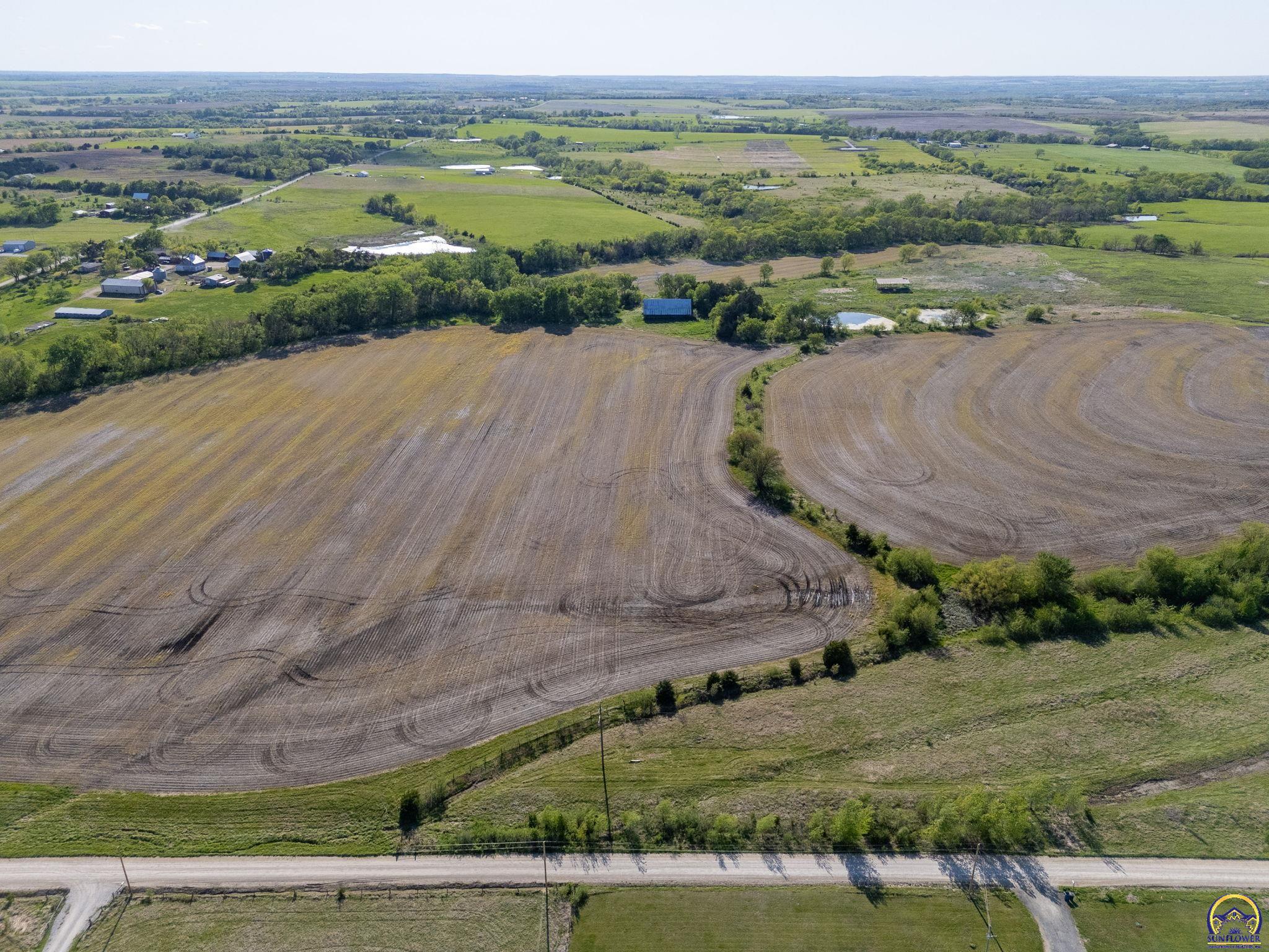 2 Southwest Docking Road Auburn, KS 66402 - Photo 5 of 17