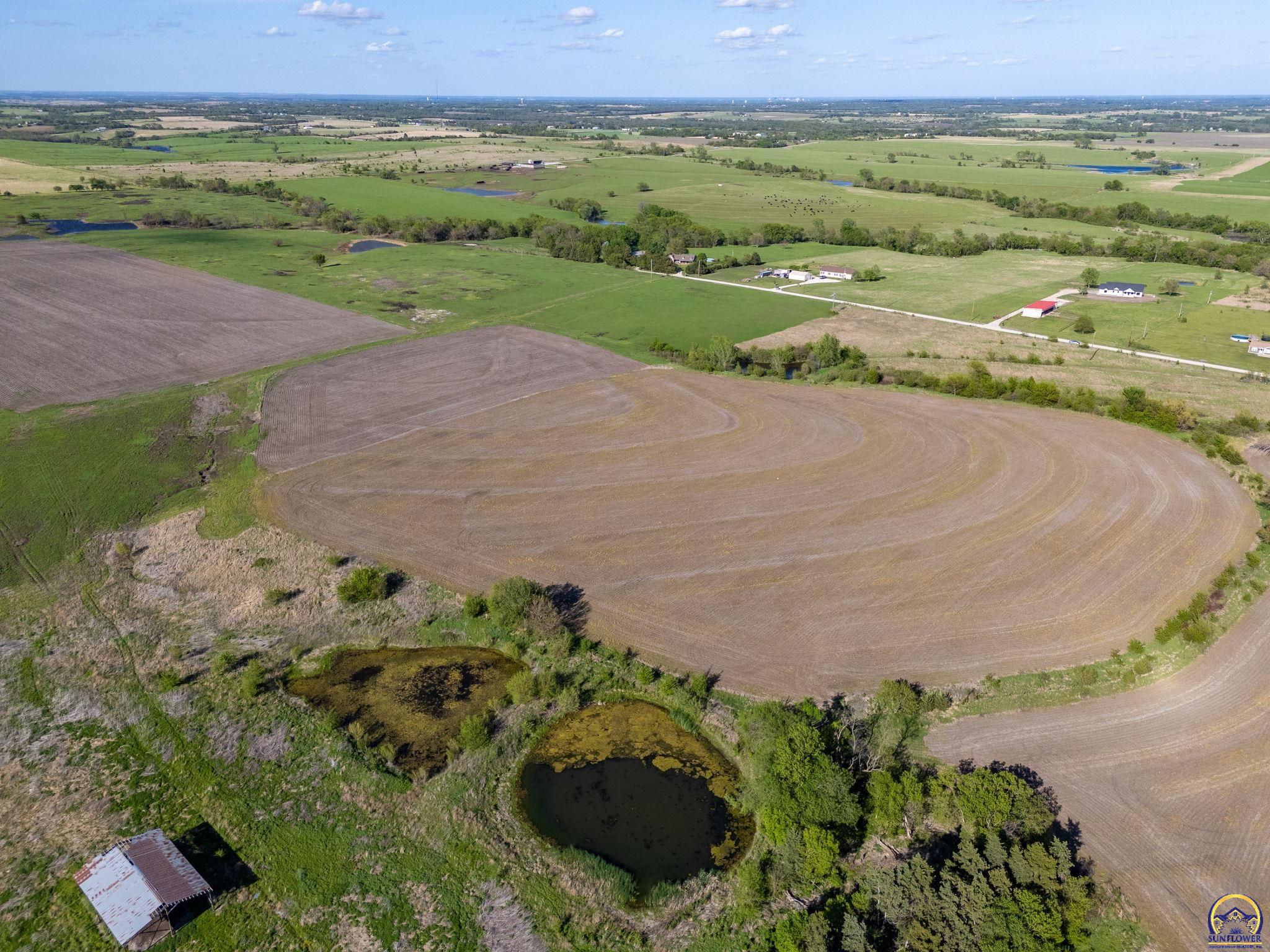 2 Southwest Docking Road Auburn, KS 66402 - Photo 8 of 17