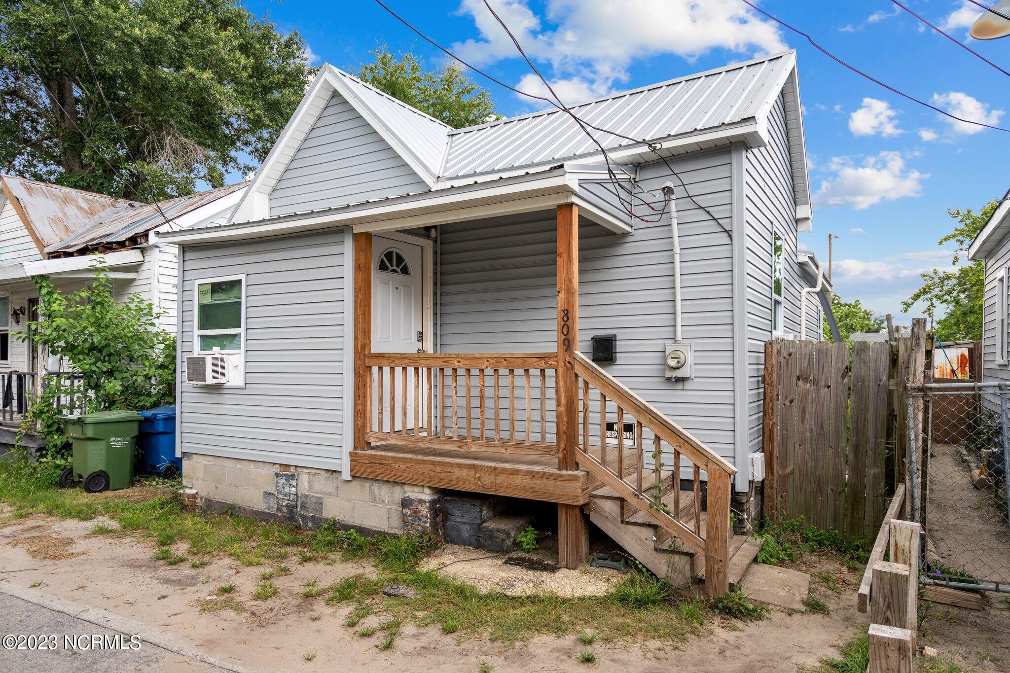 809 Russell Alley Wilmington, NC 28401 - Photo 1 of 15 2-web-or-mls-DSC06741