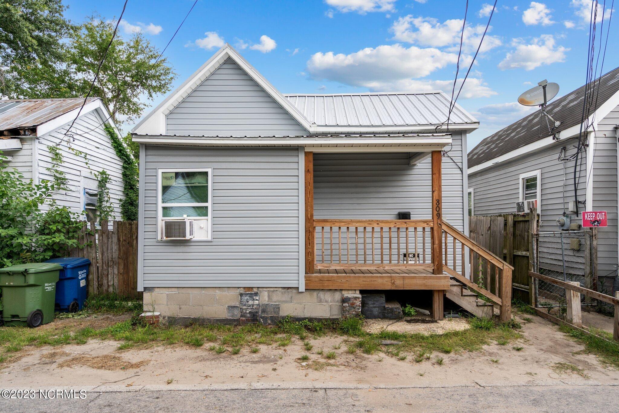 809 Russell Alley Wilmington, NC 28401 - Photo 2 of 15 1-web-or-mls-DSC06740