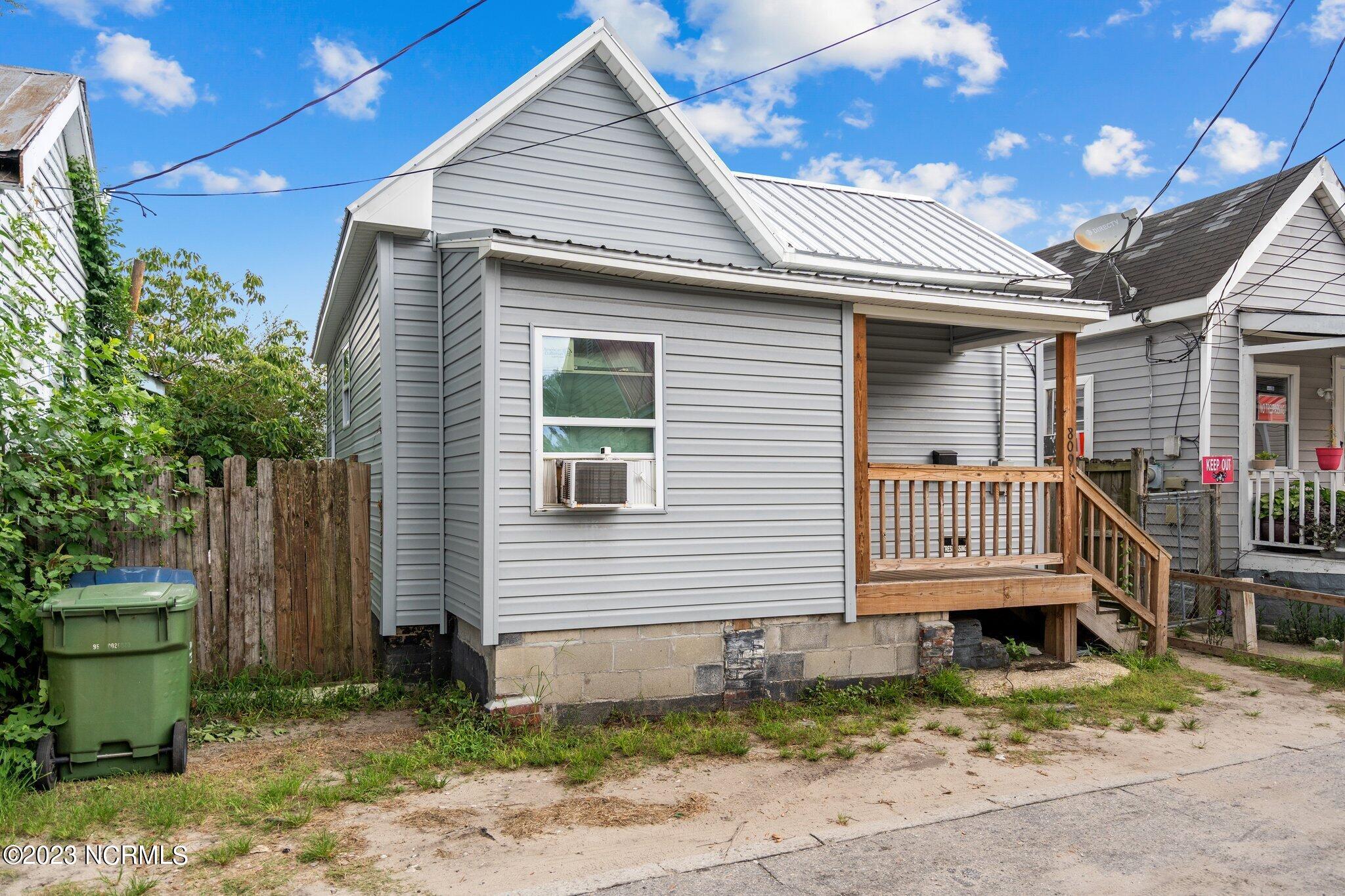 809 Russell Alley Wilmington, NC 28401 - Photo 3 of 15 3-web-or-mls-DSC06742