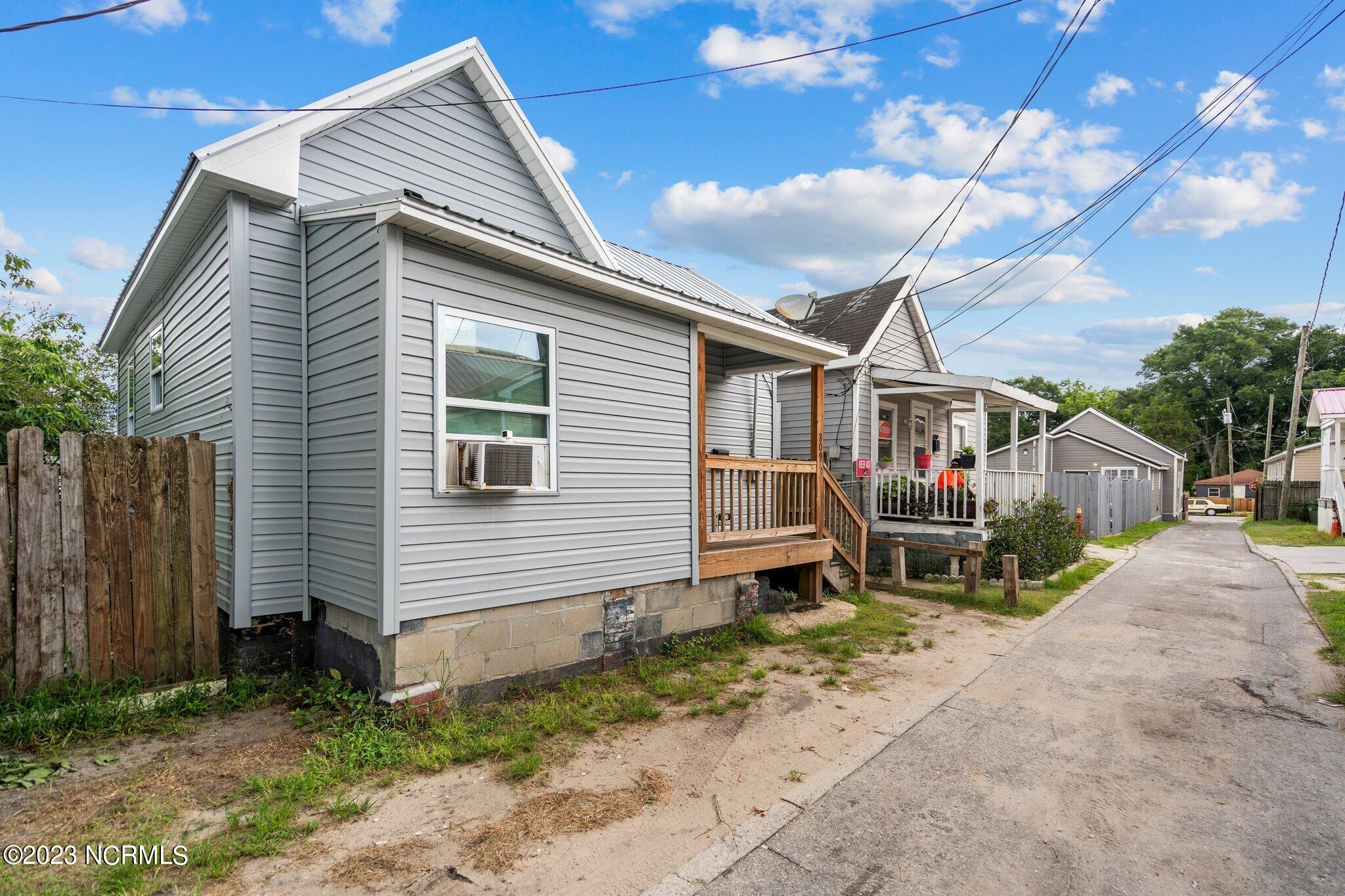 809 Russell Alley Wilmington, NC 28401 - Photo 4 of 15 4-web-or-mls-DSC06743
