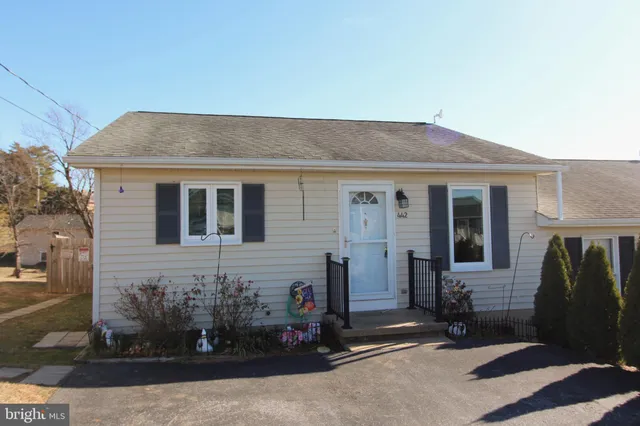 $225,000 | 442 Pleasant View Drive, Strasburg, VA 22657