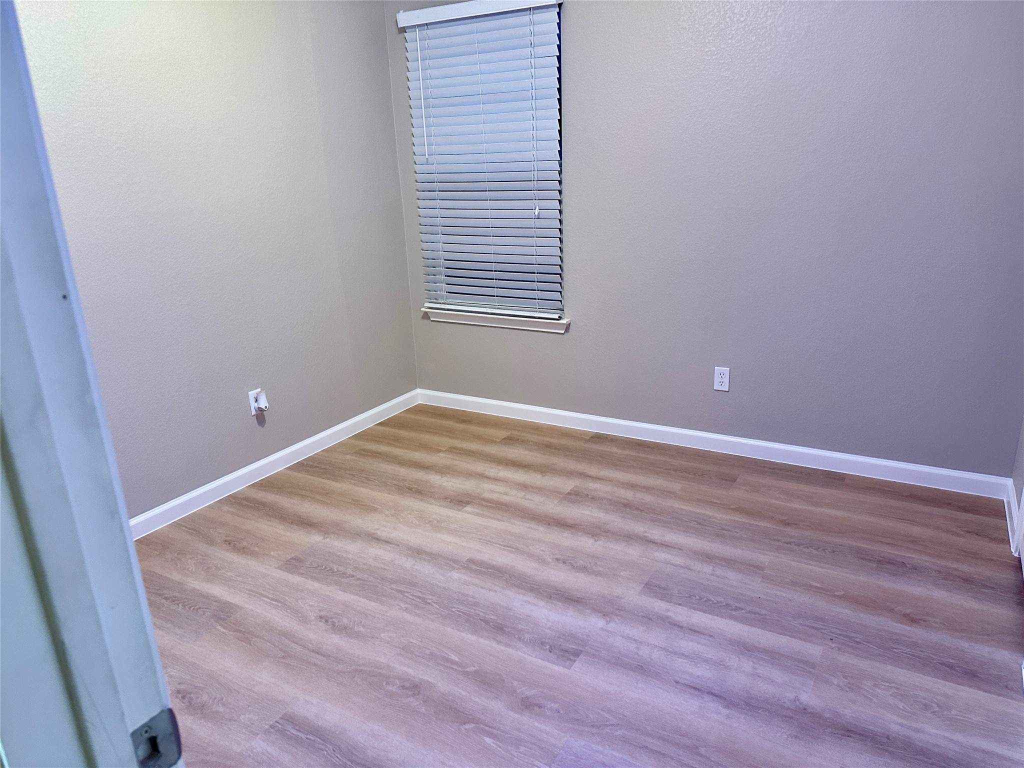 207 Dragon Ridge Road Buda, TX 78610 - Photo 4 of 38 Bedroom #1, notice NO carpet! 10x10, with walk in closet