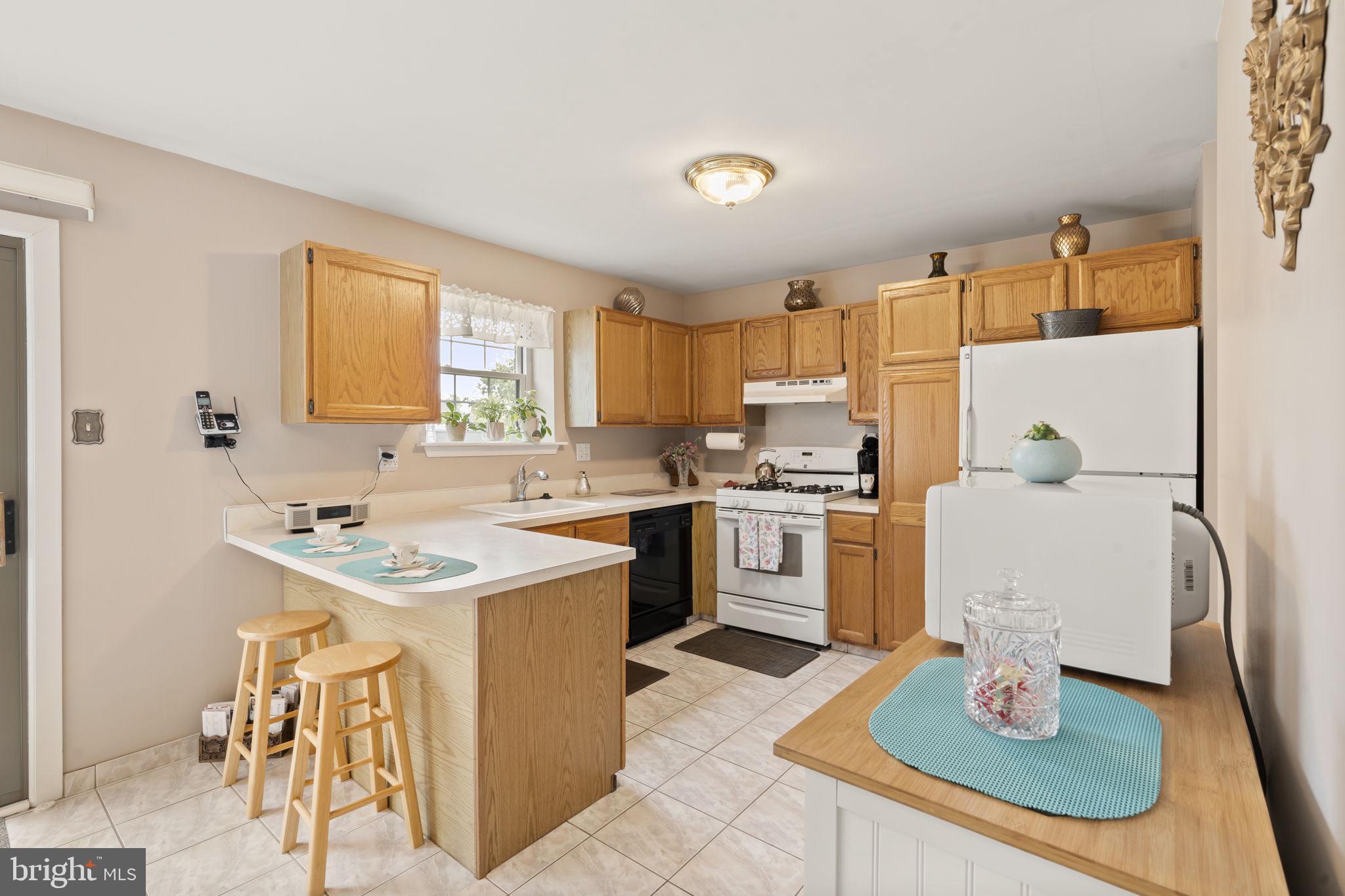 25 Ruth Road Brookhaven, PA 19015 - Photo 2 of 27