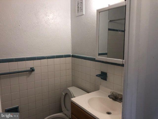 2649 Daphne Road Philadelphia, PA 19131 - Photo 6 of 16