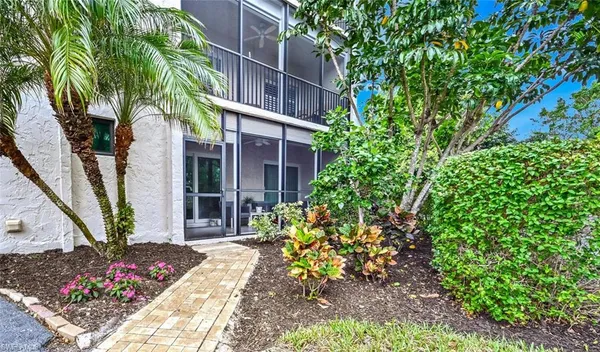 a picture of a tennis court